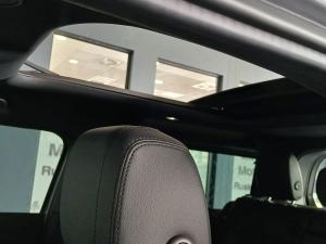 Land Rover Defender 90 D300 X-Dynamic SE - Image 27