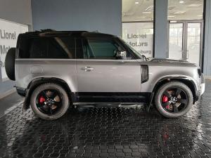 Land Rover Defender 90 D300 X-Dynamic SE - Image 4