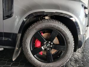 Land Rover Defender 90 D300 X-Dynamic SE - Image 5