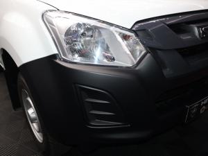Isuzu D-Max Gen 6 250 single cab Fleetside safety - Image 6