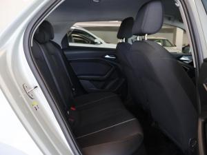 Volkswagen Transporter 2.0BiTDI Kombi SWB Trendline Plus 4Motion - Image 10