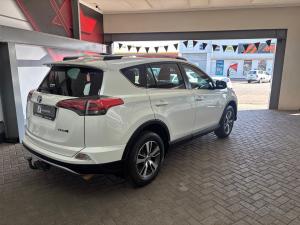 Toyota RAV4 2.0 GX auto - Image 2