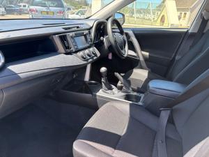 Toyota RAV4 2.2D-4D AWD GX - Image 7