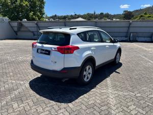 Toyota RAV4 2.2D-4D AWD GX - Image 2