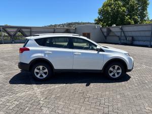 Toyota RAV4 2.2D-4D AWD GX - Image 3