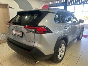 Toyota RAV4 2.0 GX - Image 2