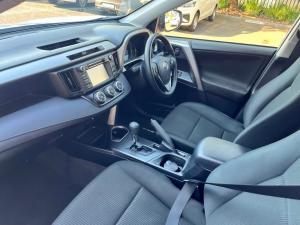 Toyota RAV4 2.0 GX auto - Image 6