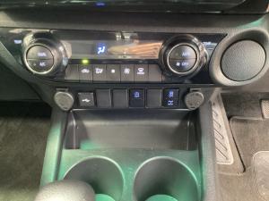 Toyota Hilux 2.8GD-6 48V double cab Raider - Image 13
