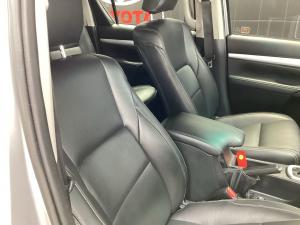 Toyota Hilux 2.8GD-6 48V double cab Raider - Image 14