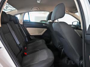Volkswagen Polo sedan 1.6 manual - Image 7