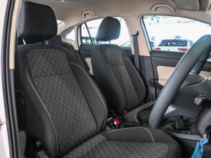 Volkswagen Polo sedan 1.6 manual - Image 8