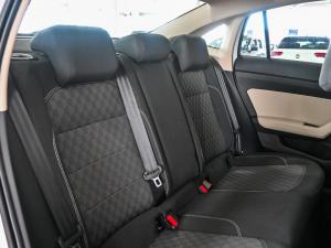 Volkswagen Polo sedan 1.6 manual - Image 10