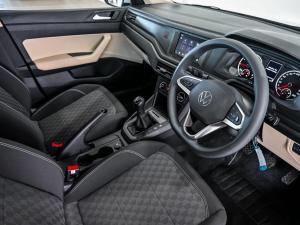 Volkswagen Polo sedan 1.6 manual - Image 5