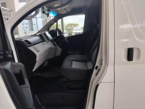 Toyota Quantum 2.8 LWB panel van - Image 7