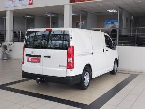 Toyota Quantum 2.8 LWB panel van - Image 2