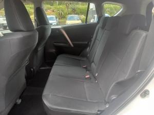 Toyota RAV4 2.0 GX auto - Image 13