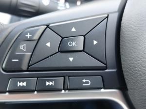 Nissan Navara 2.5D LE 4X2 automatic D/C - Image 19