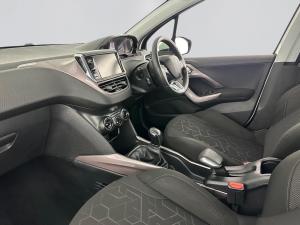 Peugeot 2008 1.6 VTiActive - Image 13