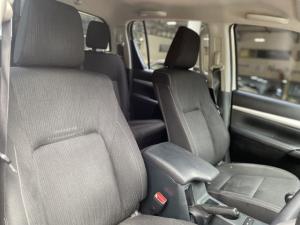 Toyota Hilux 2.4GD-6 double cab 4x4 Raider manual - Image 8