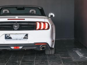 Ford Mustang 2.3T convertible - Image 5