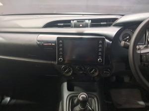 Toyota Hilux 2.4GD-6 double cab 4x4 Raider manual - Image 9