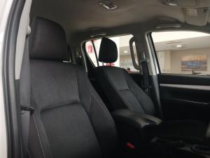 Toyota Hilux 2.4 GD-6 Raider X 4X4 automaticD/C - Image 18