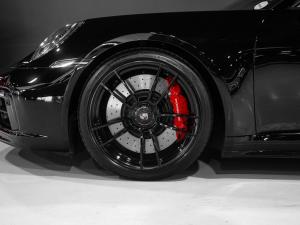 Porsche 911 Carrera 4 GTS coupe - Image 27