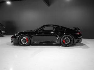 Porsche 911 Carrera 4 GTS coupe - Image 28