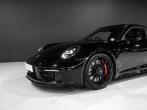 Porsche 911 Carrera 4 GTS coupe - Image 3