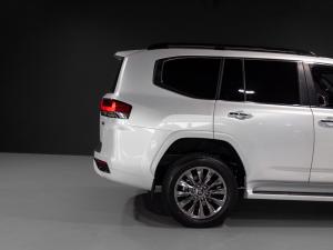 Toyota Land Cruiser 300 3.3D ZX - Image 11