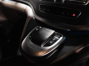 Mercedes-Benz V-Class V300d Avantgarde AMG Line - Image 12