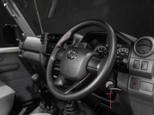 Toyota Land Cruiser 79 4.2D double cab - Image 10