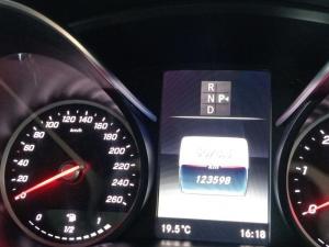 Mercedes-Benz V-Class V220d Avantgarde AMG Line - Image 12