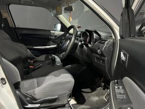 Suzuki Swift 1.2 GLX manual - Image 13