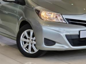 Toyota Yaris 5-door 1.3 Xi - Image 6