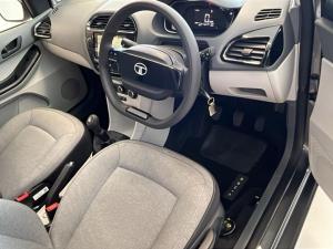 Tata Tiago 1.2 XT manual - Image 12