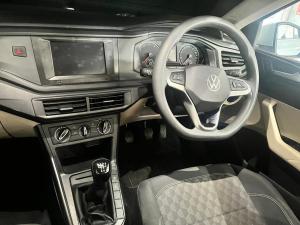Volkswagen Polo sedan 1.6 manual - Image 9