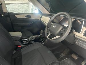 Mahindra XUV700 2.0T AX5 - Image 9