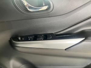 Nissan Navara 2.5DDTi double cab LE Plus - Image 7