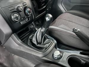 Isuzu D-Max 250 4x4 Hi-Ride - Image 11