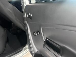 Toyota Vitz 1.0 - Image 10