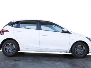 Hyundai i20 1.2 Premium - Image 11