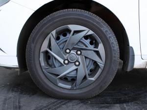 Hyundai i20 1.2 Premium - Image 12