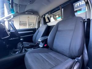 Toyota Hilux 2.4GD-6 single cab Raider manual - Image 9