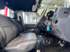 Toyota Land Cruiser 79 4.0 V6 single cab - Image 11
