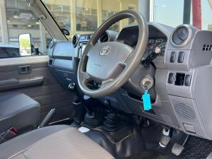 Toyota Land Cruiser 79 4.0 V6 single cab - Image 16