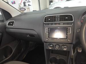Volkswagen Polo sedan 1.6 Comfortline - Image 17