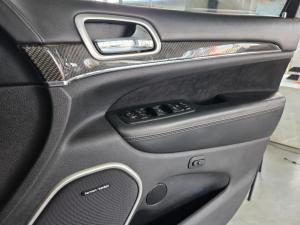 Jeep Grand Cherokee SRT - Image 19