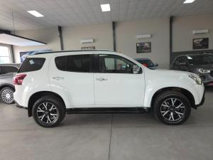 Isuzu mu-X 3.0 4WD - Image 3
