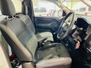 Isuzu D-Max Gen 6 250 single cab Fleetside safety - Image 10